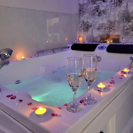 Vip Apartment For Lovers In 基希讷乌 外观 照片