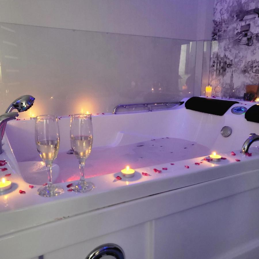 Vip Apartment For Lovers In 基希讷乌 外观 照片
